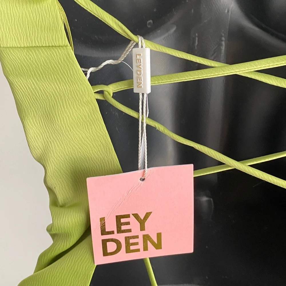 LEYDEN Women's Lace-Up Back Camisole Size M - Picture 7 of 8